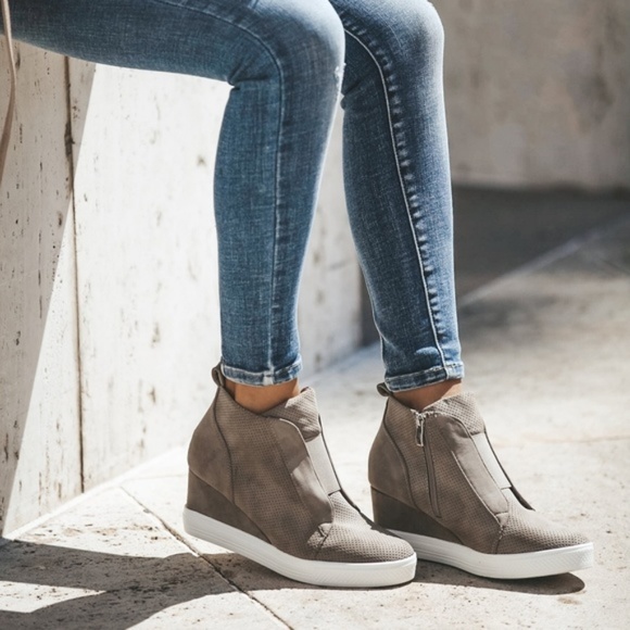 ‘Taryn’ Wedge Sneaker - Picture 5 of 5